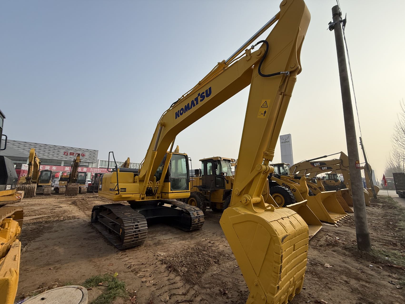 Used Komatsu excavators and crawler excavator for sale.
